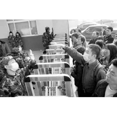 北航新生患甲流死亡 感應(yīng)潔具京城新熱點(組圖)